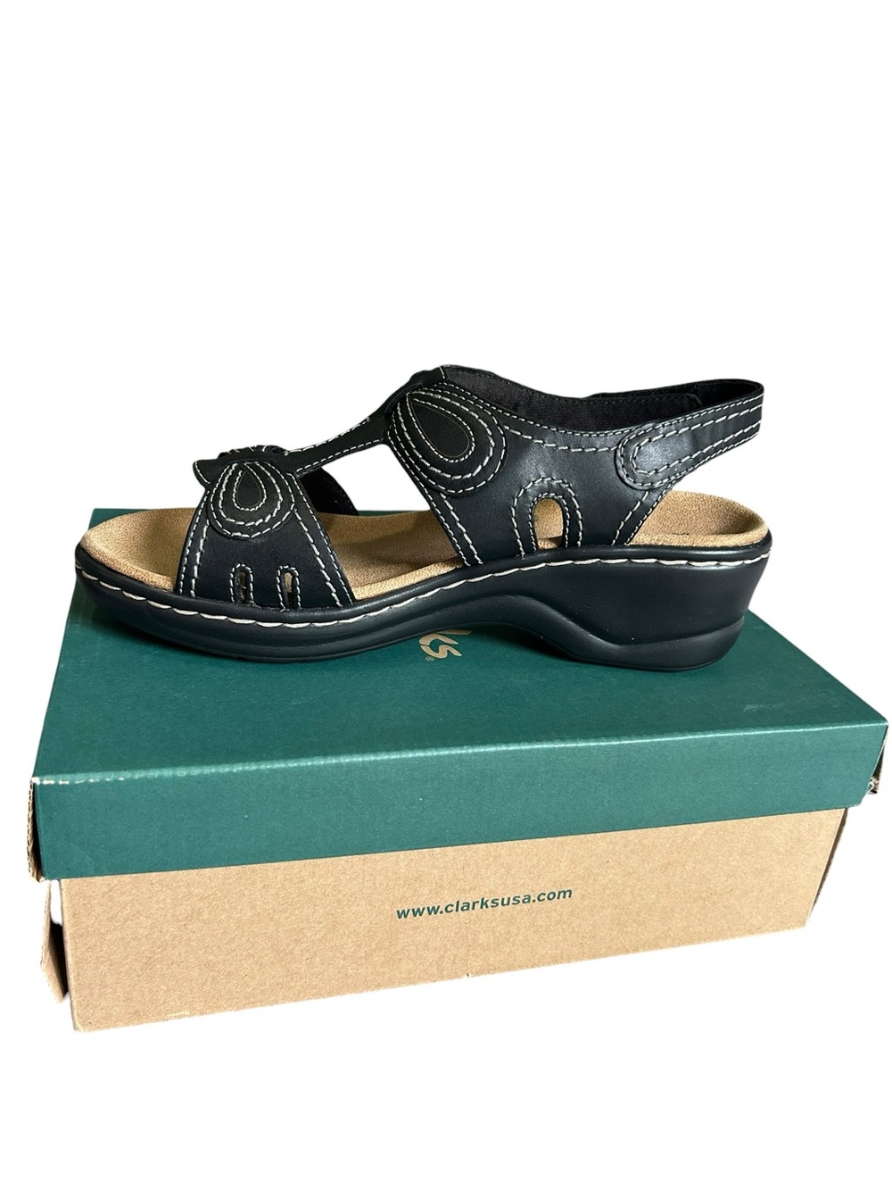 Clark’s NWT Lexi Walnut Black Size 8 Sandle